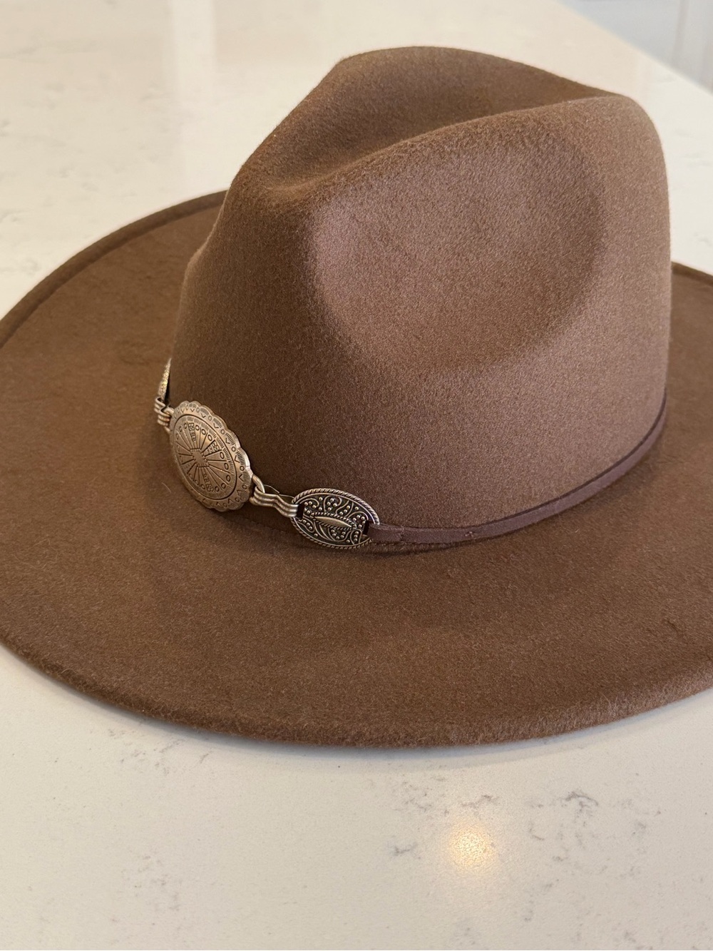 Universal Thread Brown Felt Western Fedora with Decorative Silver Conchos